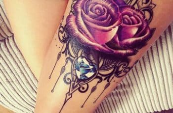 Extraordinarios tatuajes de rosas en las piernas