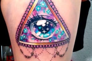 tatuajes del ojo que todo lo ve colorido