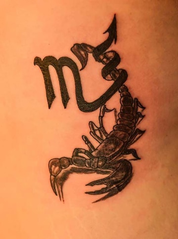 tatuajes del signo escorpio color negro