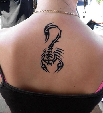 tatuajes del signo escorpio en espalda