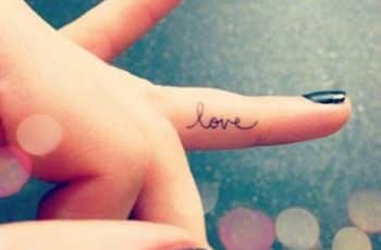 Pequeños y discretos tatuajes significativos para mujeres