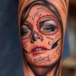 Diseños realistas de tatuajes de catrinas para mujer