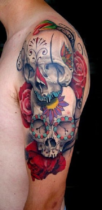 tatuajes de craneos con rosas en el brazo