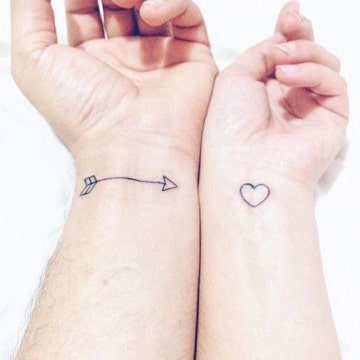 tatuajes de flechas con corazones para parejas