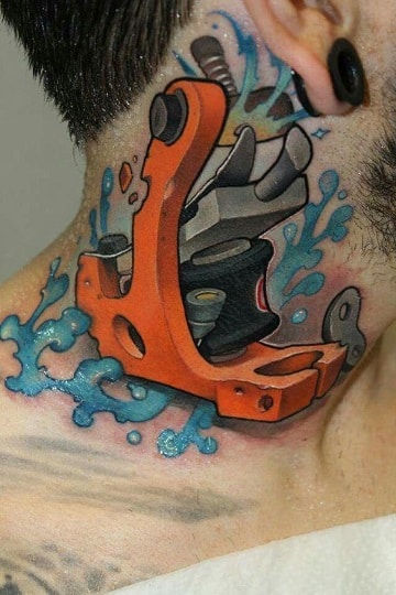 tatuajes de maquinas de tatuar en el cuello