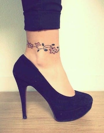 tatuajes de pulseras para mujer pie