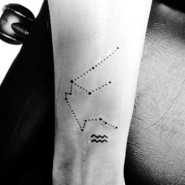 tatuajes del signo acuario constelacion