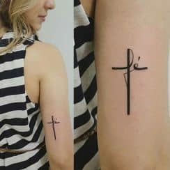 Sutiles y delineados tatuajes religiosos pequeños