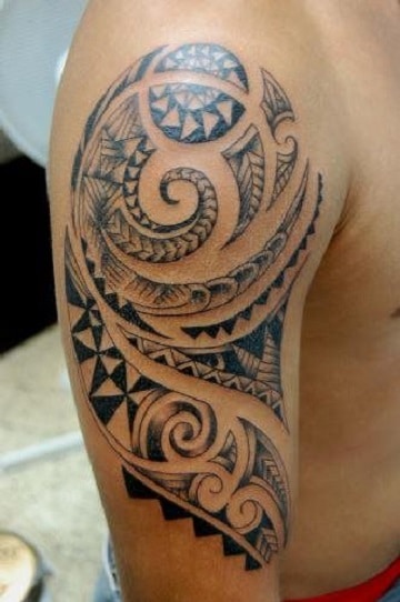 tatuajes samoanos en el brazo diseños