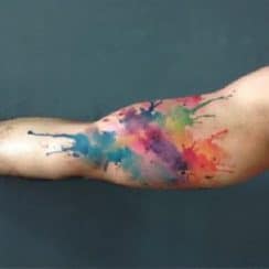 Impresionantes diseños de tatuajes a color en el brazo