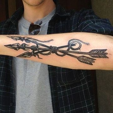 tatuajes de flechas antiguas en el brazo