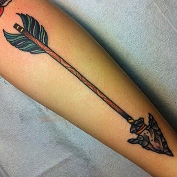 tatuajes de flechas antiguas para mujeres