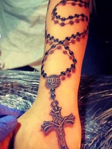 tatuajes de rosarios en 3d en el brazo