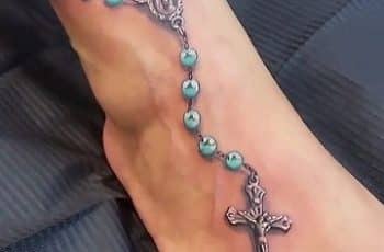 Simbolicos y originales tatuajes de rosarios en 3d