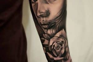 tatuajes de rostros de mujeres en el brazo