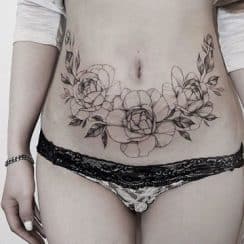 Diseños para tatuajes en el vientre bajo para mujeres