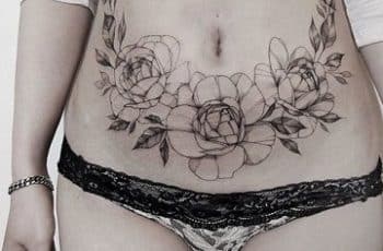 Diseños para tatuajes en el vientre bajo para mujeres