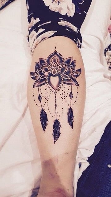 tatuajes espirituales para mujeres en la pierna