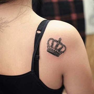tatuajes femeninos en el hombro pequeños