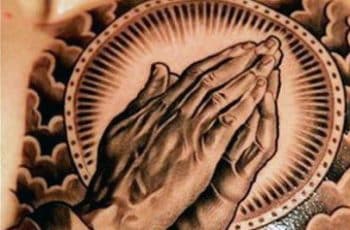 Diseños de tatuajes manos de cristo que simbolizan fervor