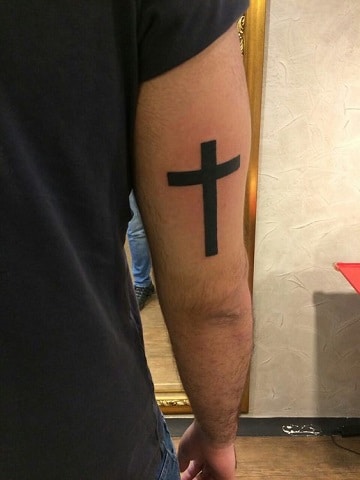 tatuajes religiosos para hombres sencillos
