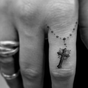 tatuajes religiosos significados pequeños