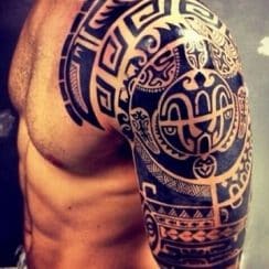 Diseños originales de tatuajes tribales para el hombro