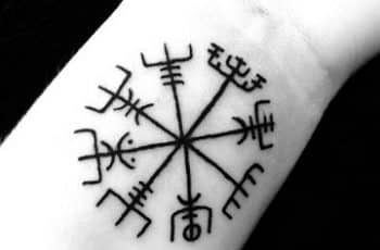 Diseños de simbolos y tatuajes vikingos para mujeres
