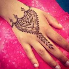 Diseños originales de tatuajes de henna faciles