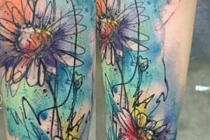tatuajes coloridos para mujer en las piernas
