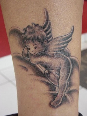 tatuajes de angeles bebes en el brazo