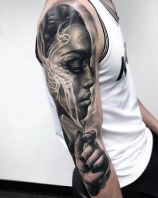 tatuajes de caras de mujeres en el brazo