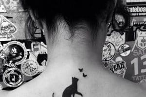 tatuajes de gatos en el cuello sombra