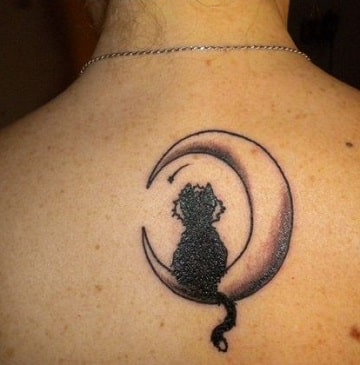 tatuajes de lunas en la espalda con gato