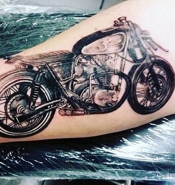 tatuajes de motos para hombres en el brazo 1