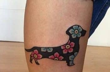 Diseños divertidos de tatuajes de perros salchichas