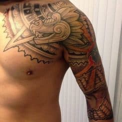 Majestuosas obras de arte y tatuajes tribales aztecas