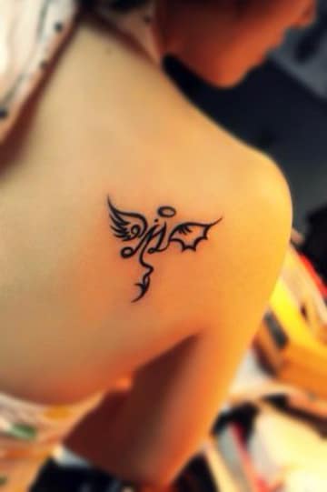 tatuajes de alas de angel y demonios minimalista
