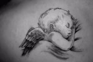 tatuajes de angeles bebes para mujeres en blanco y negro