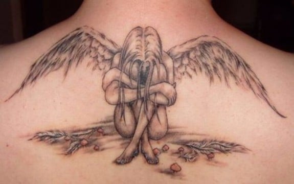 tatuajes de angeles caidos lineales