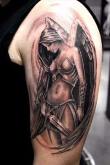tatuajes de angeles guerreros en el brazo blanco y negro