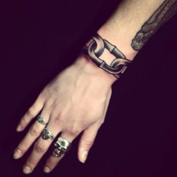 tatuajes de cadenas en el brazo para mujeres