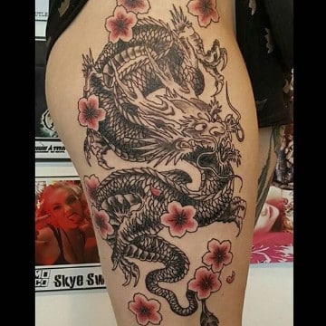 tatuajes de dragones japoneses en el muslo