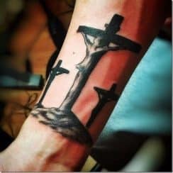 Clasicos diseños de tatuajes de jesus en la cruz