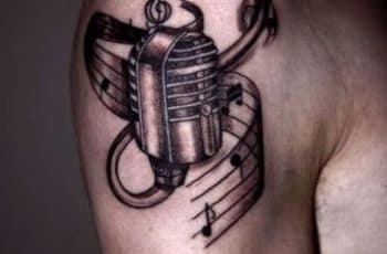 Simbolicos y universales tatuajes de signos musicales