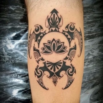 tatuajes tribales de animales en la pierna