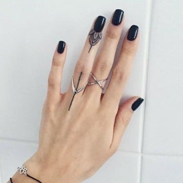 imagenes de tatuajes en los dedos para mujer