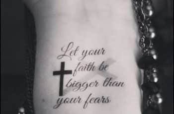 Devocion en los tatuajes cristianos para mujeres
