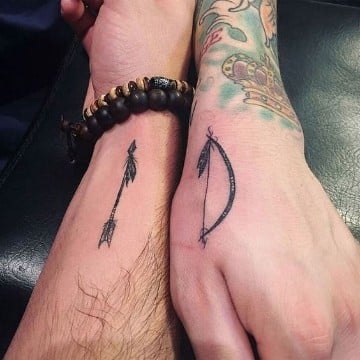 tatuajes de amistad para hombres en el brazo