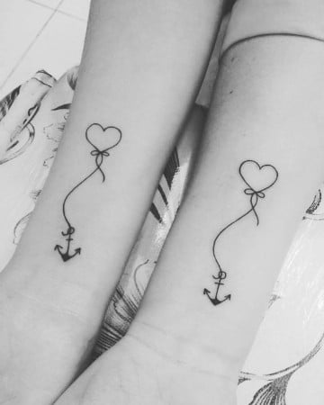 tatuajes de anclas pequeñas con corazon